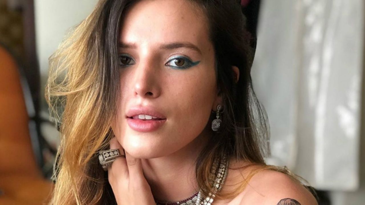 Bella Thorne seduce en Internet al mostrar sus encantos en atrevido topless