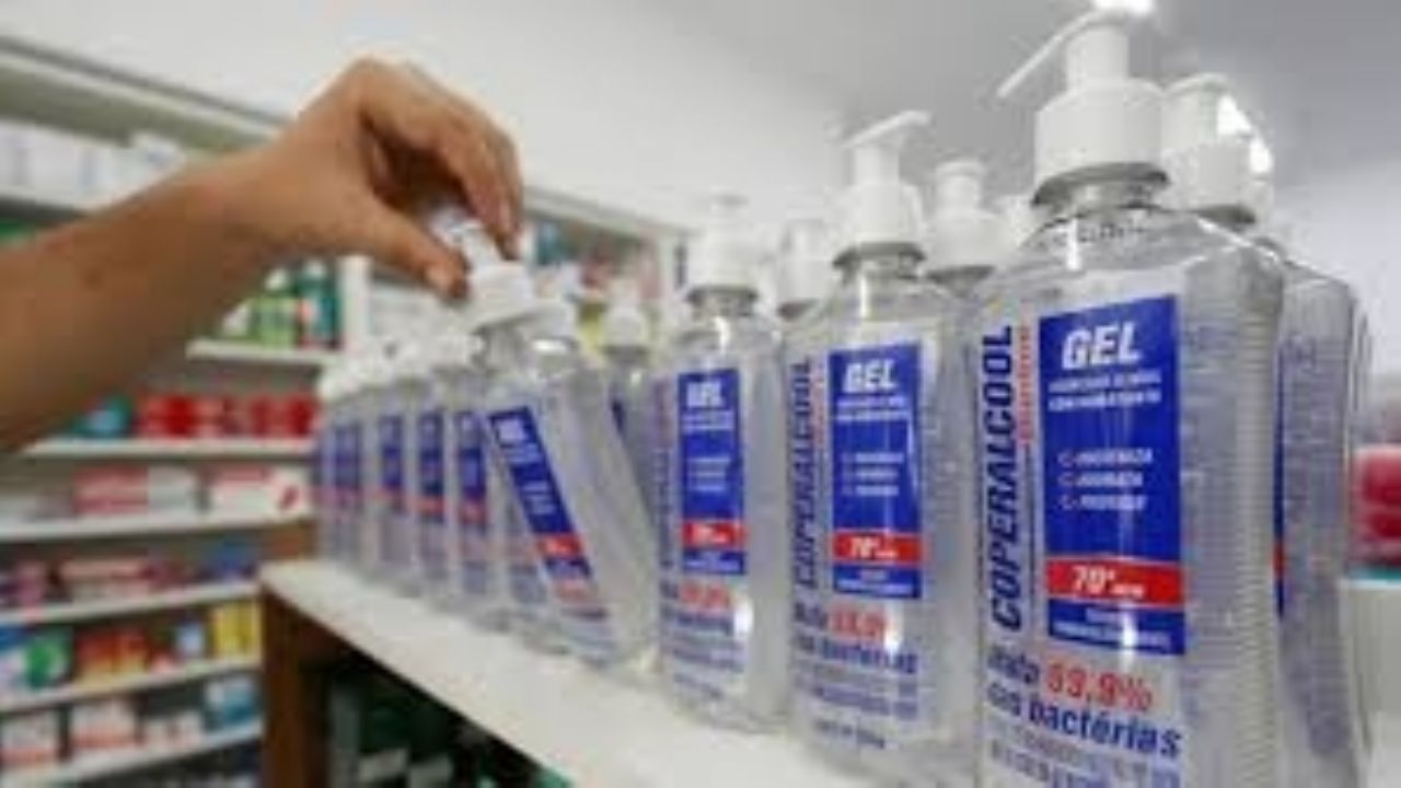 Pequeña casi pierde el ojo cuando una botella del gel antibacerial le explotó