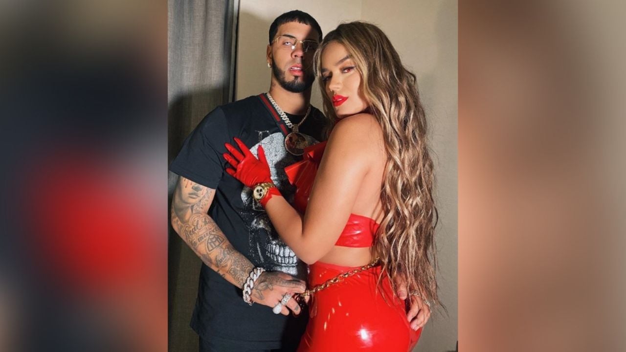 Karol G y Anuel AA pierden todo pudor y posan desde la cama ¡desnudos!