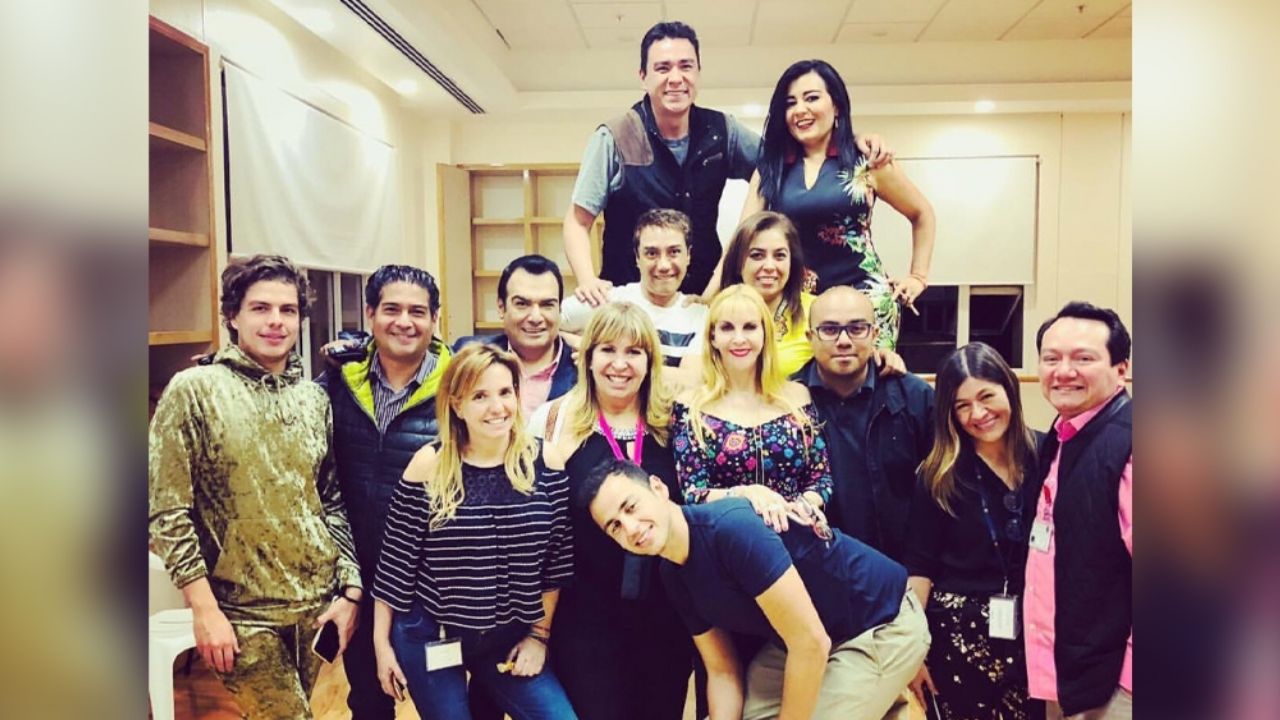 “Vieja y ridícula”: Hacen pedazos a conductora de ‘Hoy’ por humillarse en TV