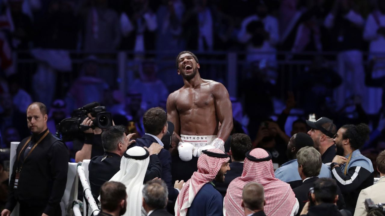 Anthony Joshua podría pelear sin público en la Gran Bretaña