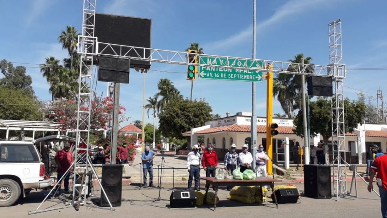 Músicos de Huatabampo salen a las calles a pedir ayuda para comida