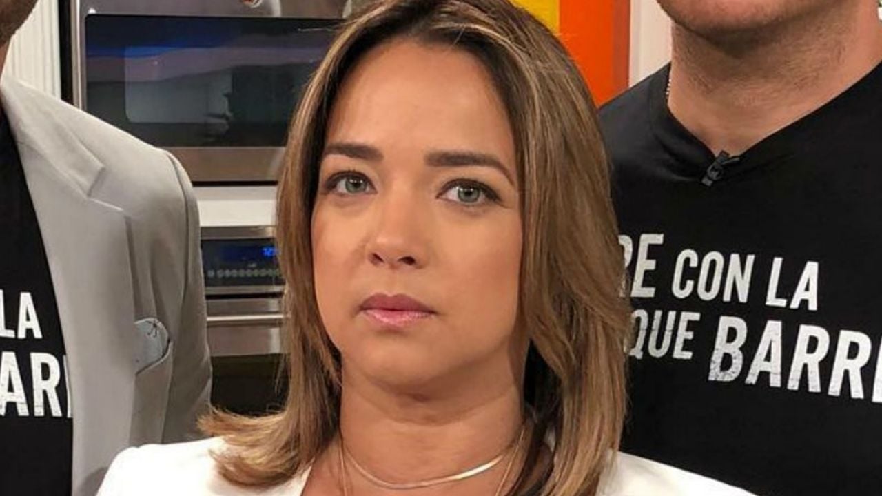Adamari López es ridiculizada por su vestimenta: “Quien la viste no le ayuda”