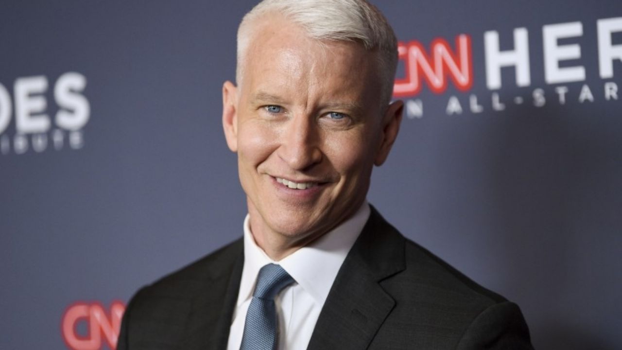 “Quiero compartir la feliz noticia” Anderson Cooper se convierte en padre a los 52 años