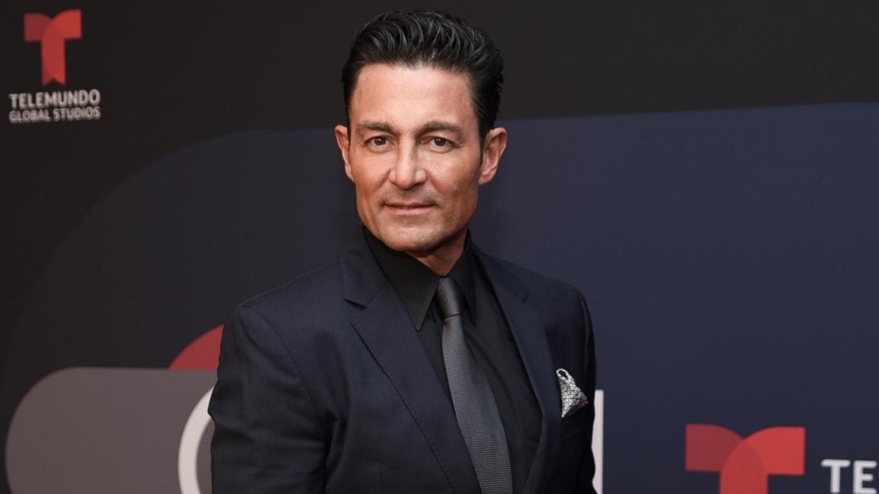 Tras ser ‘vetado’ de Televisa, exhiben a Fernando Colunga: “Más gay imposible”