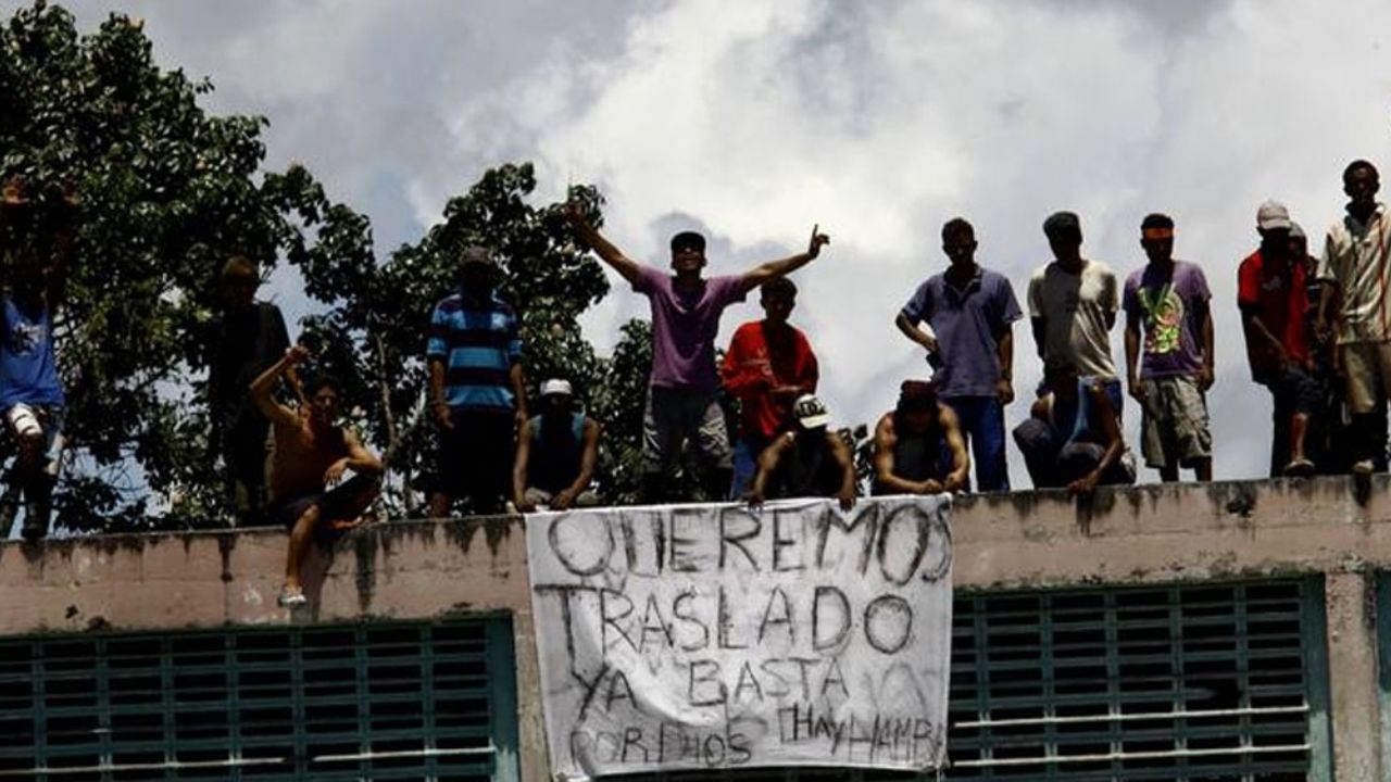 Un saldo de 46 muertes y 50 heridos deja un motín e intento de fuga en cárcel de Venezuela