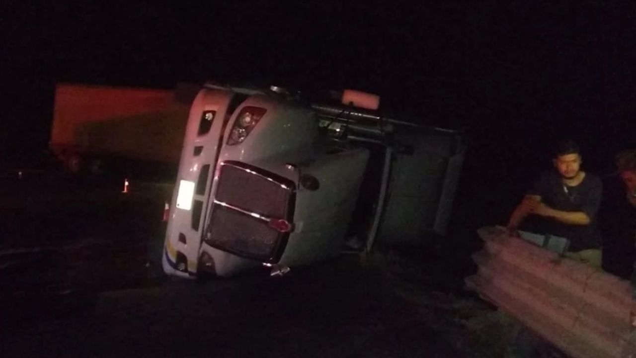 Una persona muere tras volcar su tráiler en carretera de Navojoa
