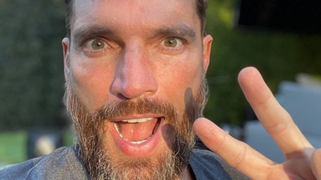 Julián Gil gasta pesada broma a sus fans de Instagram: “Eres un payaso”