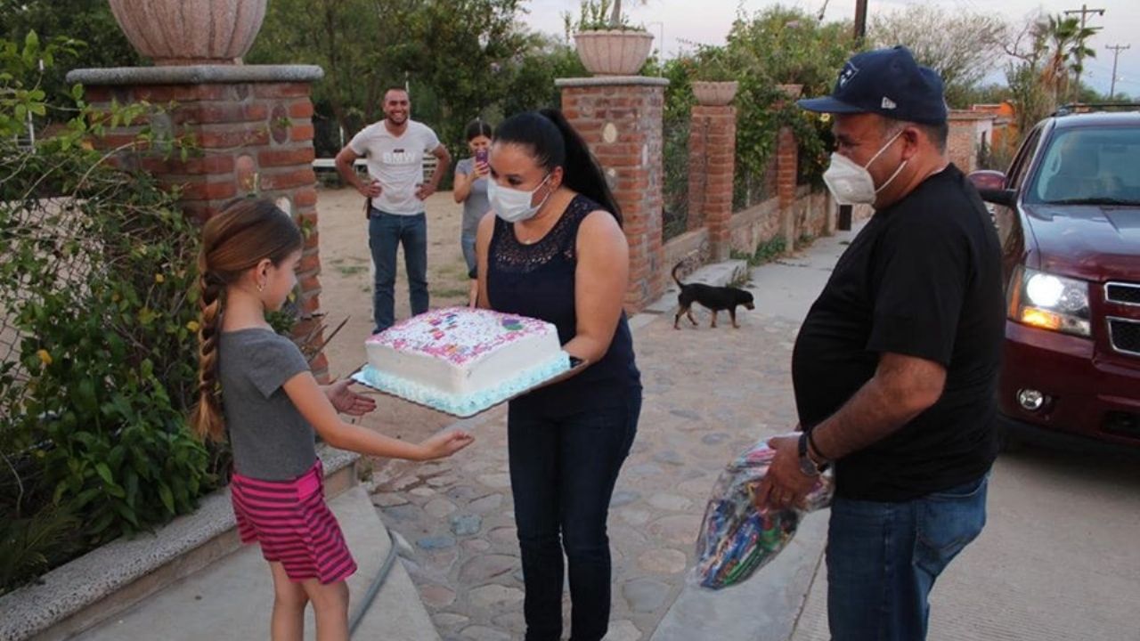 En Álamos los niños reciben tablets, bicicletas y pastel por Día del Niño