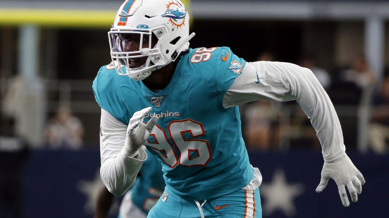 Taco Charlton deja la agencia libre y firma contrato con los Chiefs