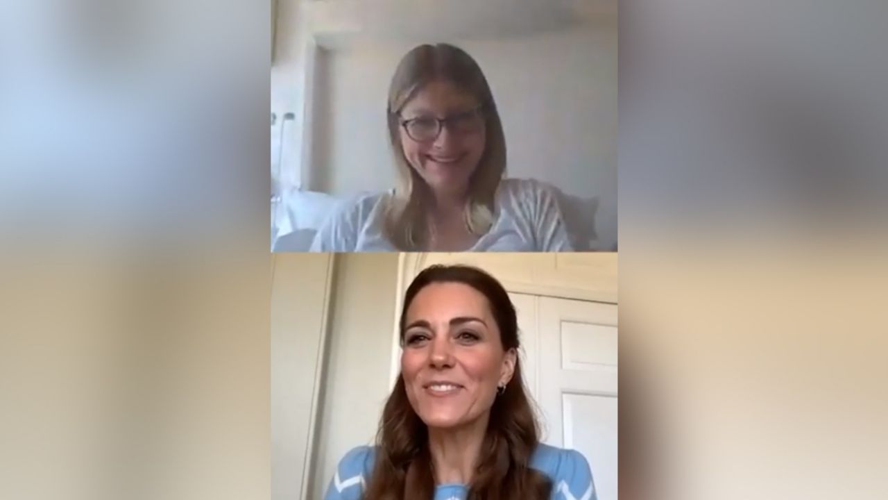 ¡Sorpresa real! Kate Middleton en videollamada felicita a madre primeriza
