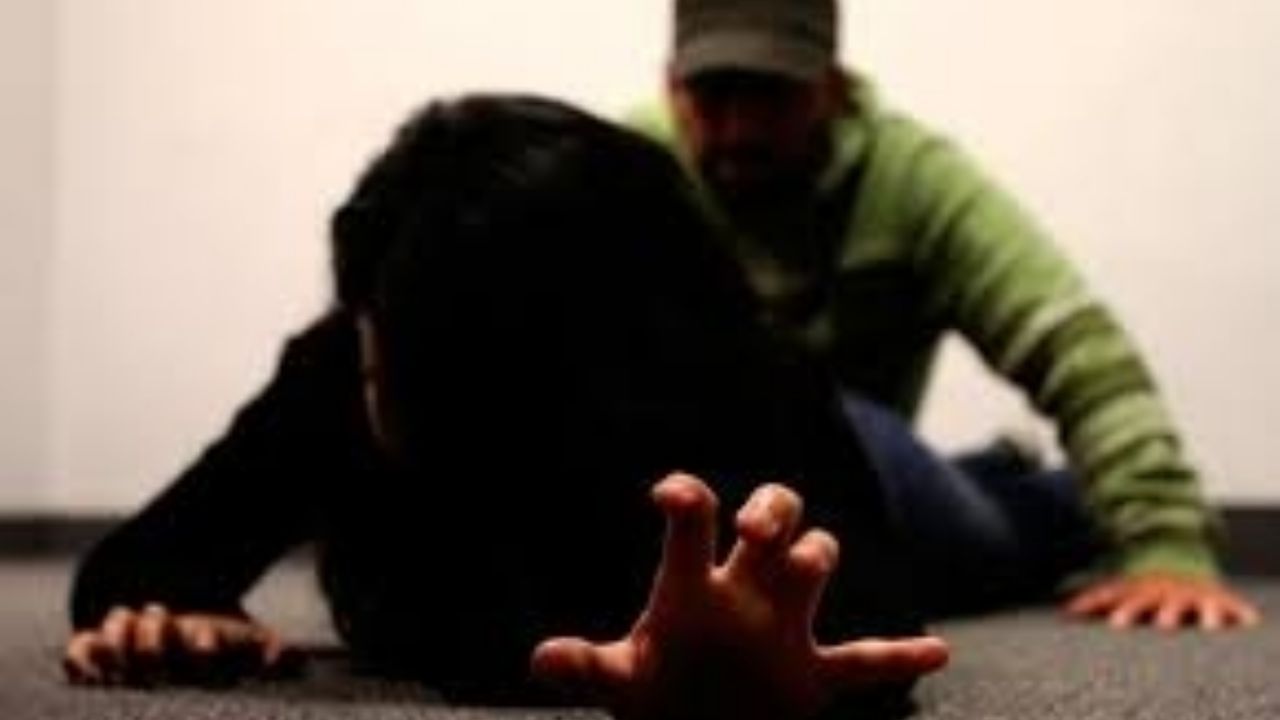 Detienen a dos por abuso sexual a menor; son padre y tío de la víctima