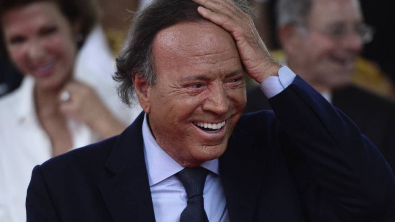 Pese a su negativa, Julio Iglesias recibirá sentencia sobre paternidad no reconocida