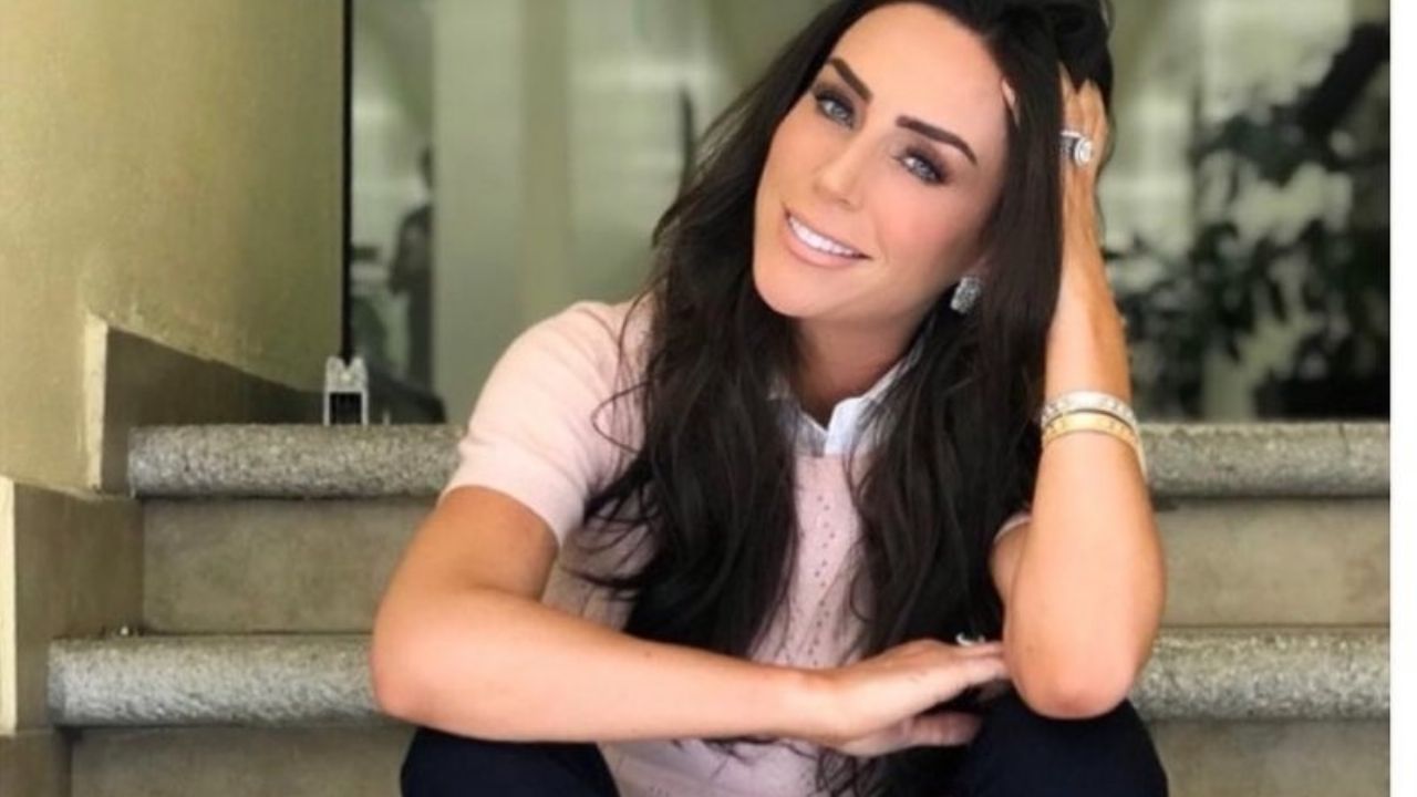 Inés Gómez Mont prende Instagram al posar en diminuto e irresistible traje negro