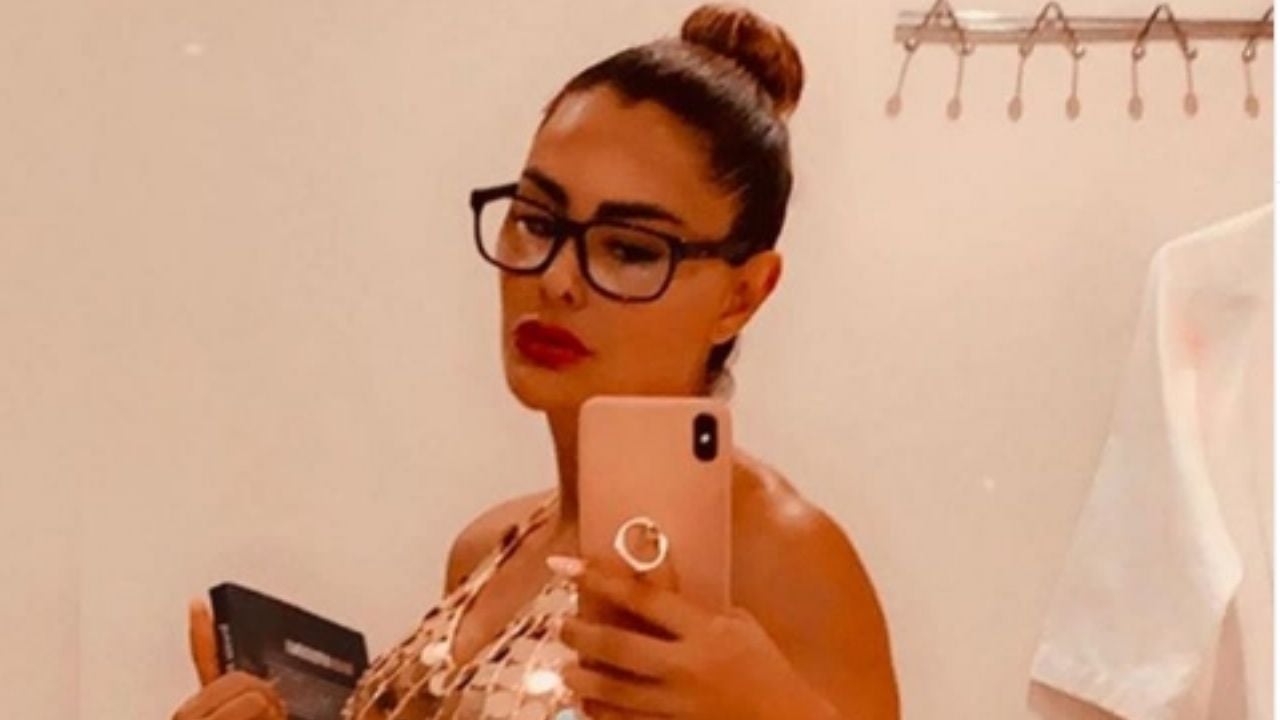 Sin pudor alguno, Ninel Conde enseña sus ‘encantos’ delanteros con tremendo escote