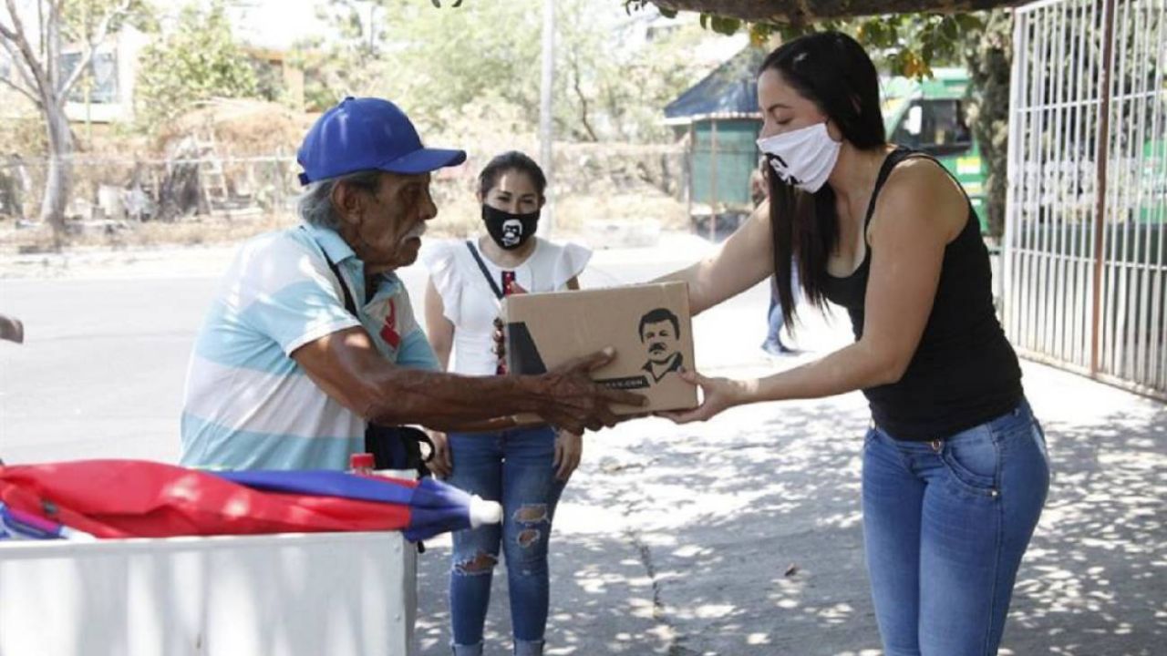 La hija del ‘Chapo’ Guzmán y el Cártel de Sinaloa reparten despensas pese a todo