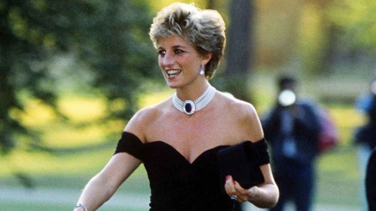 Desnudo y escondido, así descubrieron a amante de Lady Di en el Palacio de Kesington