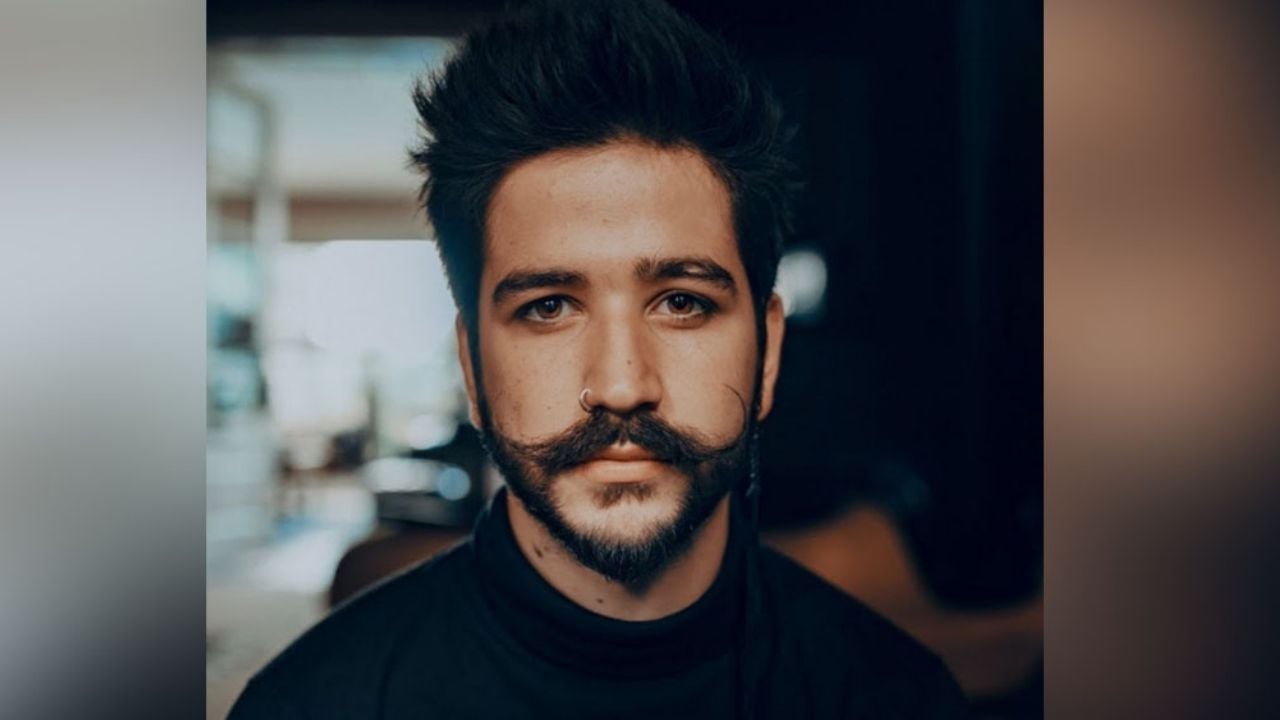 ¡Sorprendente! Así luce Camilo con su bigote al natural