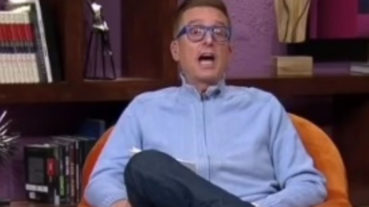 “¡Muñeca!”: Tunden a Daniel Bisogno por posar de manera “afeminada” en ‘Ventaneando’