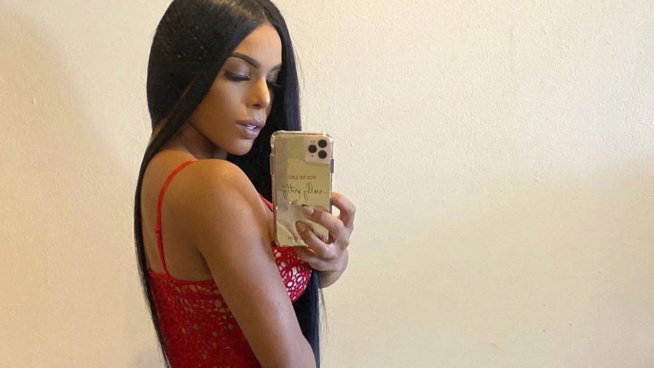 A la orilla de la alberca y en osado bikini, Yarishna Ayala enamora a Instagram