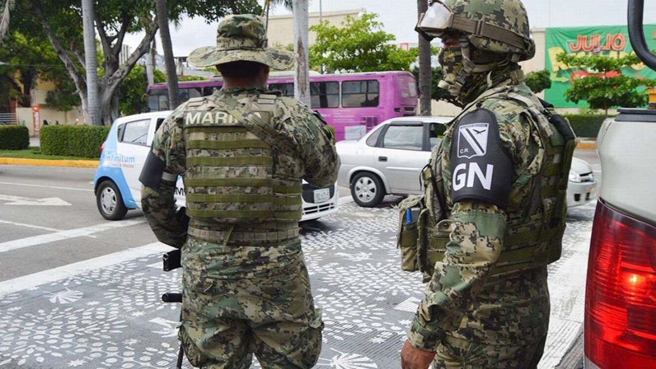 (VIDEO) “Saca pal café pa’ dejarte chambear”: Así intenta extorsionar la GN a narcomenudista