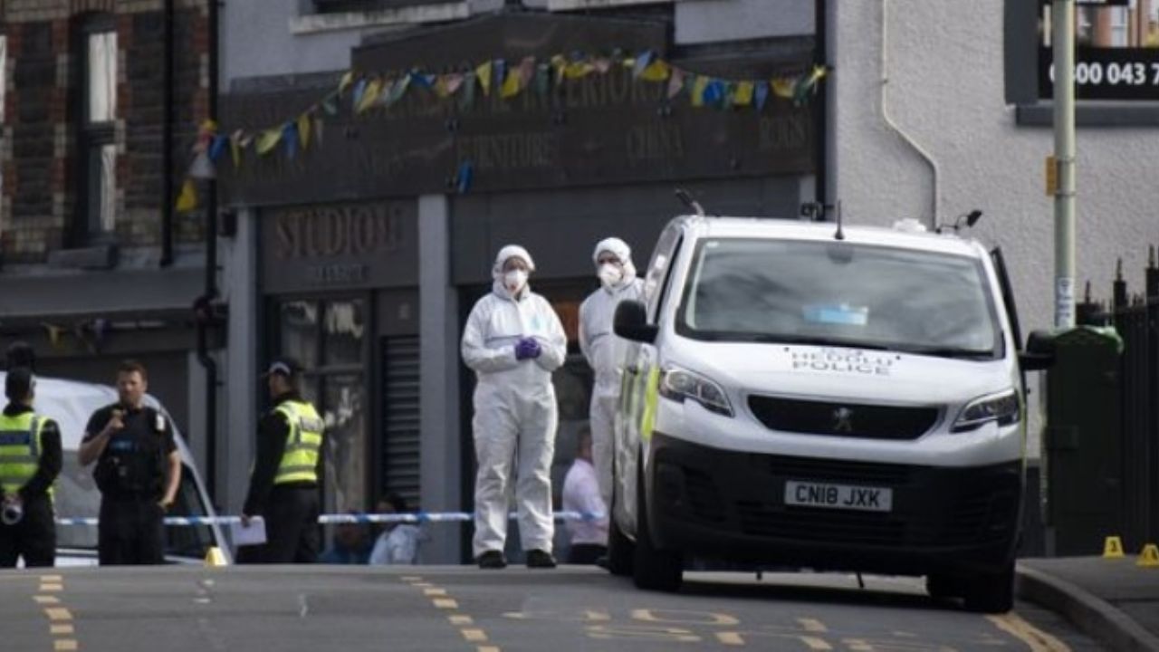 Reino Unido: Arrestan a enloquecida mujer que apuñaló a cuatro personas en público