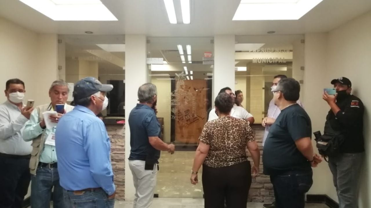 Comerciantes de Mercajeme y Plaza Tutuli se manifiestan por paro de actividades