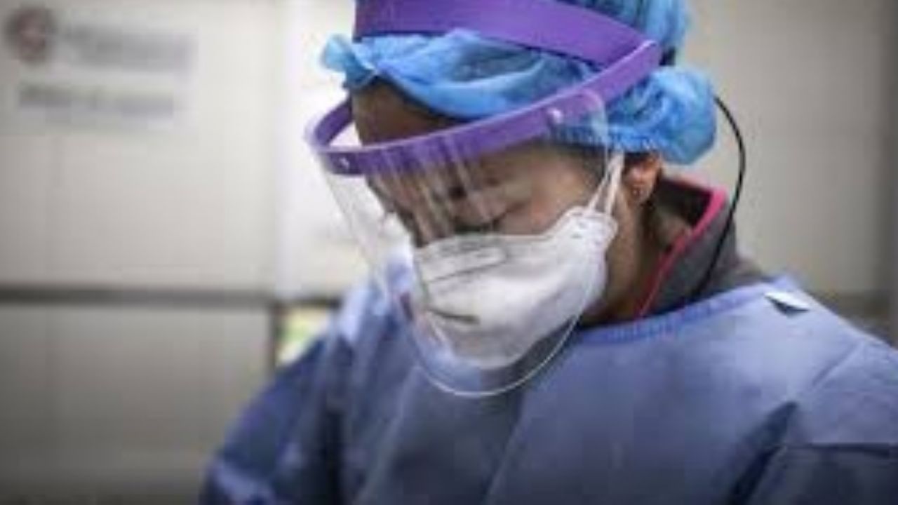 Covid-19 enferma al menos a 90 mil trabajadores de la salud en todo el mundo