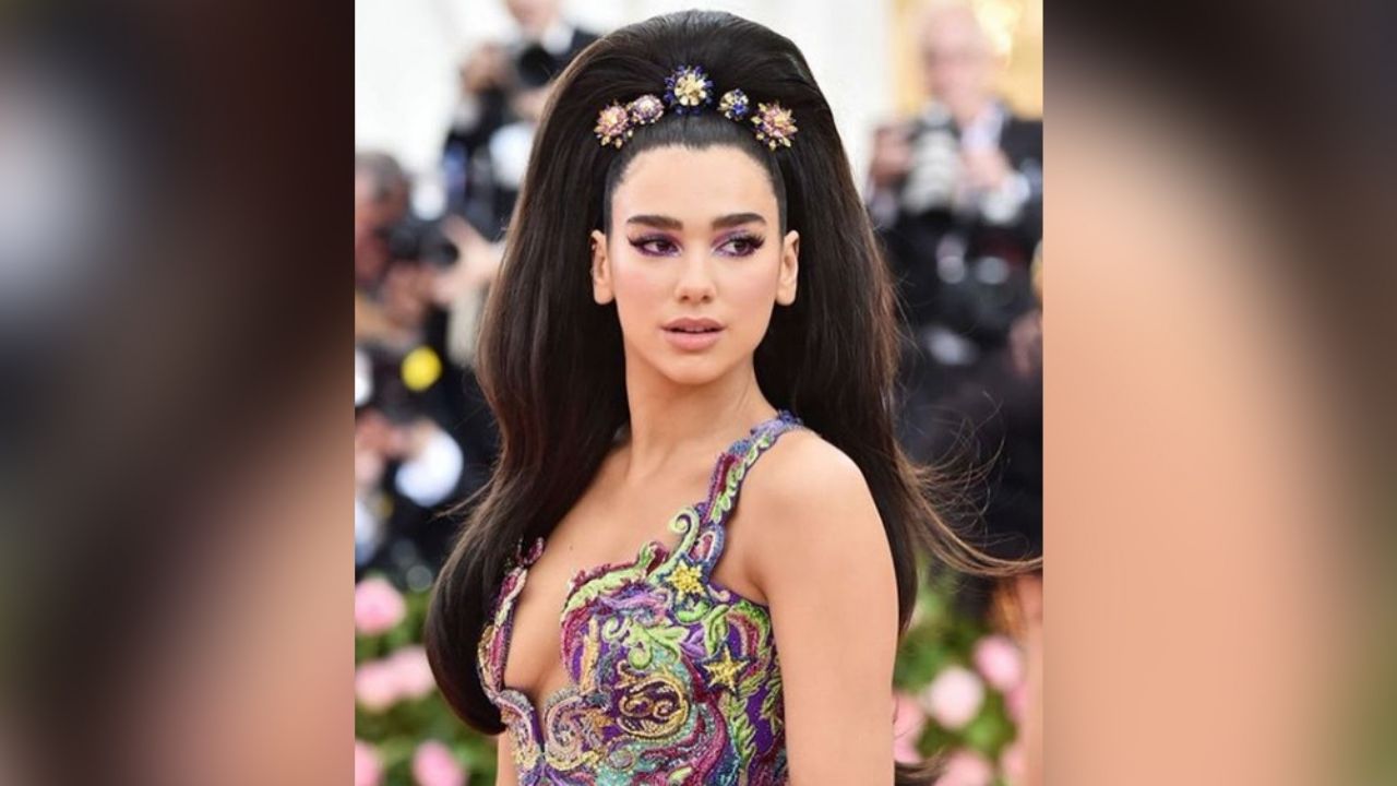 Dua Lipa muestra su lado más atrevido en sexy bikini desde la playa: “Ardiente”