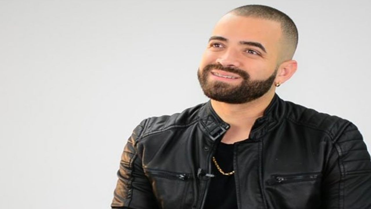 Nacho cambia radicalmente de look al estilo de los años 80, luce irreconocible