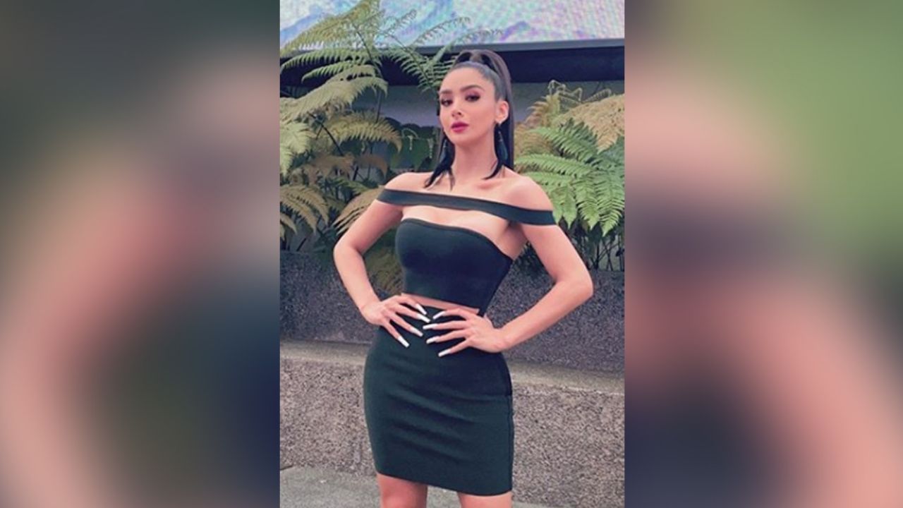 Serrath de ‘Enamorándonos’ calienta instalaciones de TV Azteca en blusa transparente