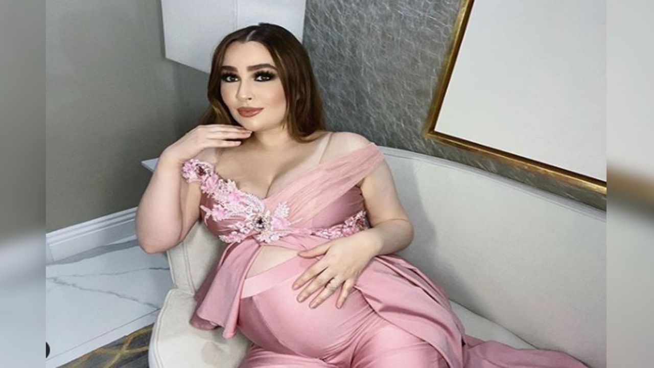 A punto de dar a luz y Kenia Ontiveros no deja de posar: “No enseñar la panzota fea”