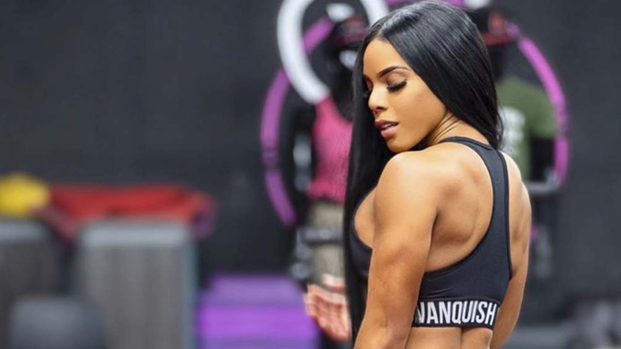 En ceñidos leggings, Yarishna Ayala prende Instagram con su rutina de glúteos
