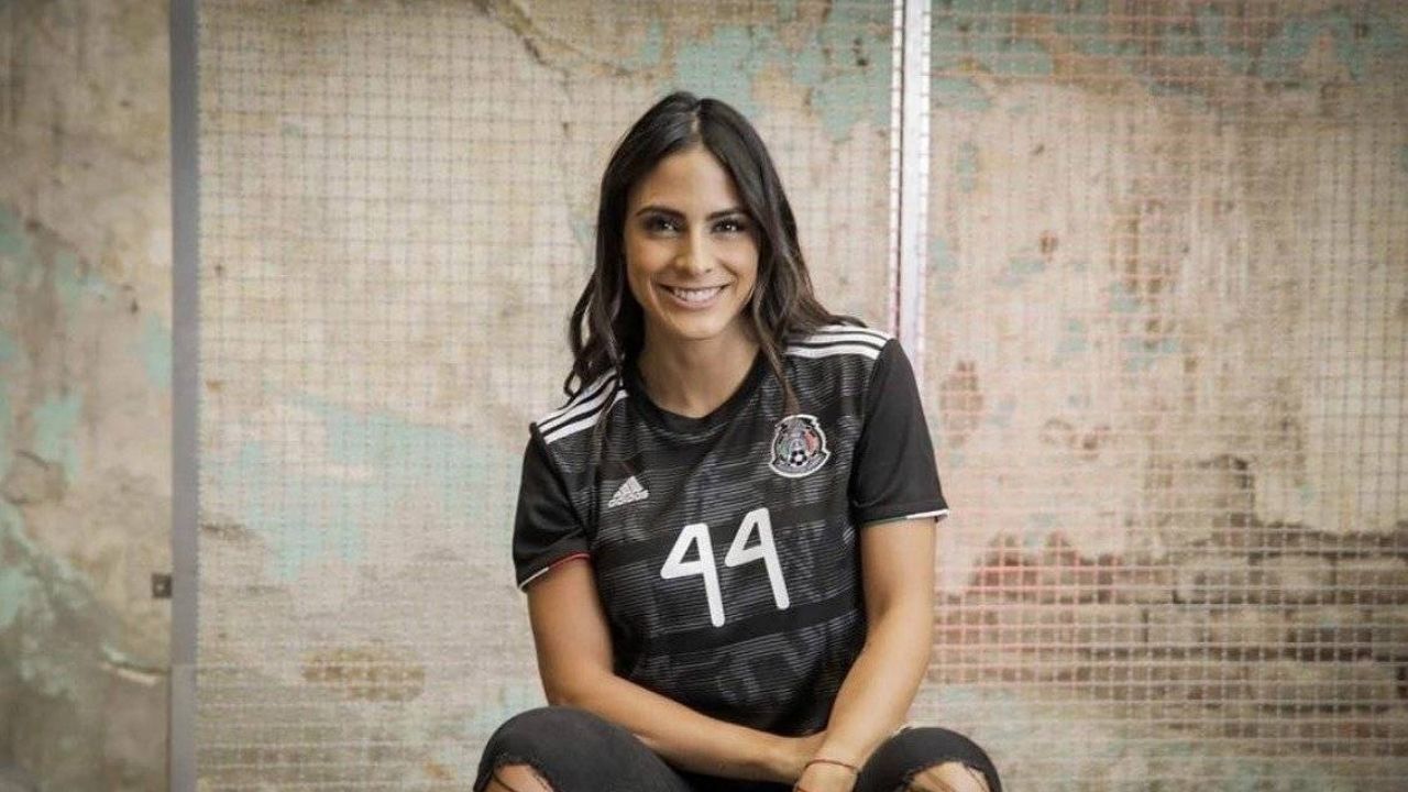 A través de sus redes sociales, Valeria Marín presume su voluptuoso cuerpo