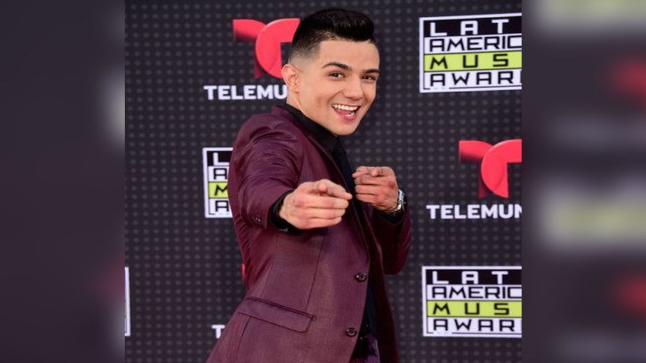 Luis Coronel deja enamoradas a sus fanáticas con ‘mojada’ fotografía
