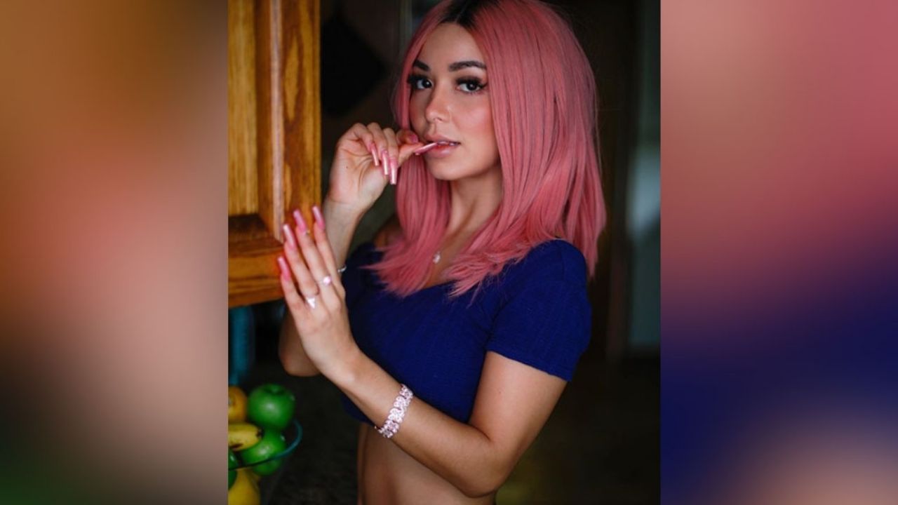 “Mamacita”: Caeli se olvida del calor y se aligera de prendas en la piscina