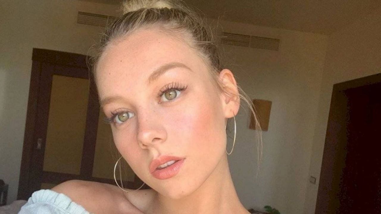 Esther Expósito muestra que la belleza se lleva en la sangre con foto de su mamá