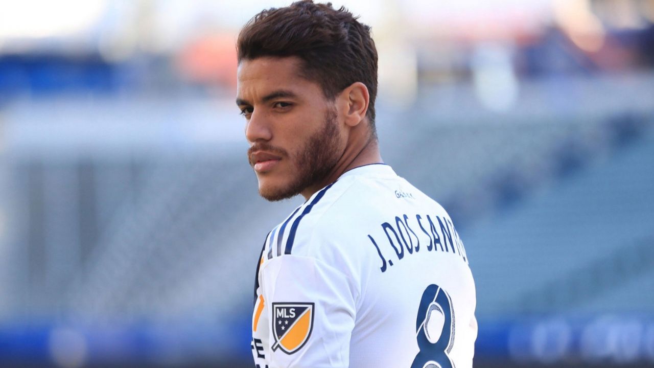 ¿Es Kylie Jenner? Jona dos Santos, en la cama con una mujer muy parecida