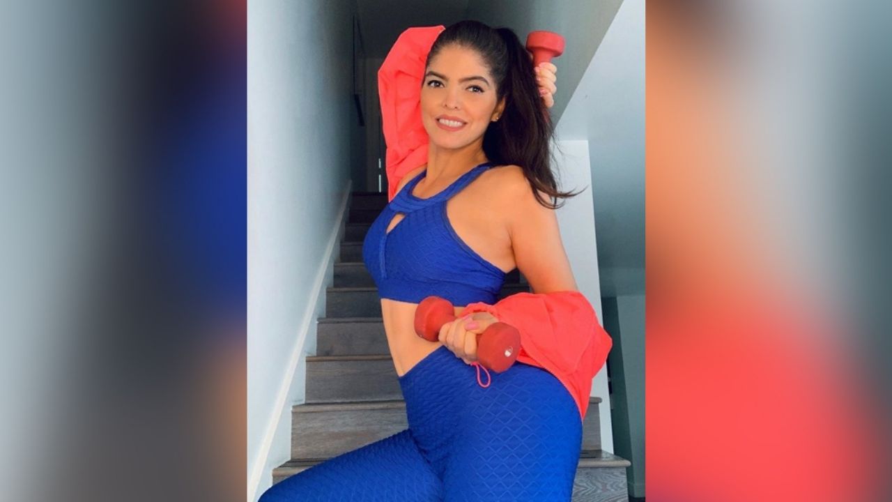 Ana Bárbara pierde todo pudor y en atrevido escote enseña su generoso busto