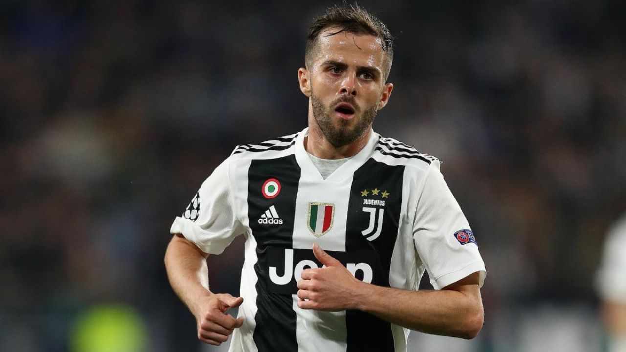 De acuerdo con medios italianos, Miralem Pjanić habría aceptado fichar con el Barcelona