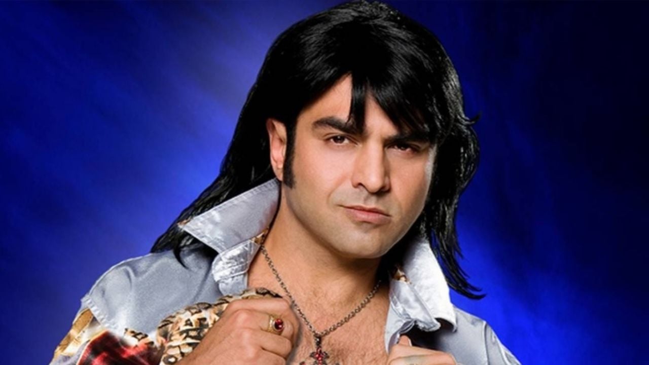 Albertano, de nuevo hace de las suyas; se protege del Covid-19 con brasier de Ninel