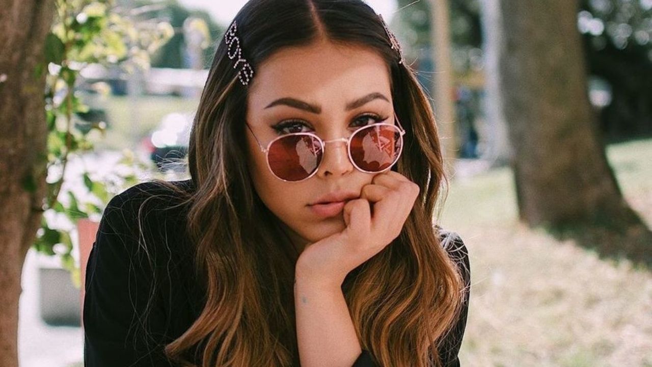 ¡Qué ardiente! Danna Paola casí enseña de más al comer un suculento helado