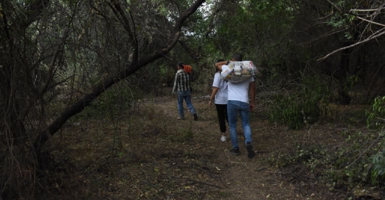 El camino es espinoso para llegar a la casa de don Ramon