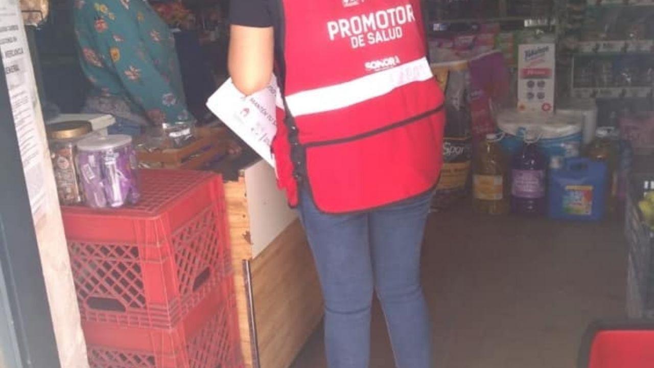 Promotores de salud brindan recomendaciones a dueños de tiendas en Álamos