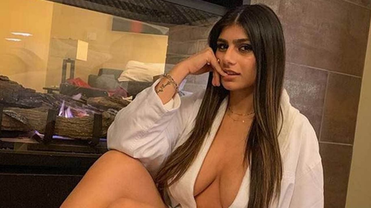 VIDEO: Mia Khalifa se luce en tanga para presumir su marcado abdomen