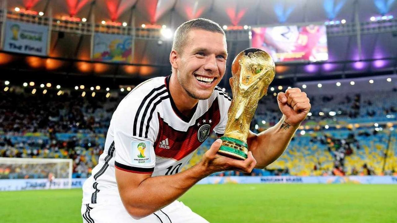 “Es bastante posible que Lukas Podolski juegue con el Boca Juniors”: Rodrigo Codas