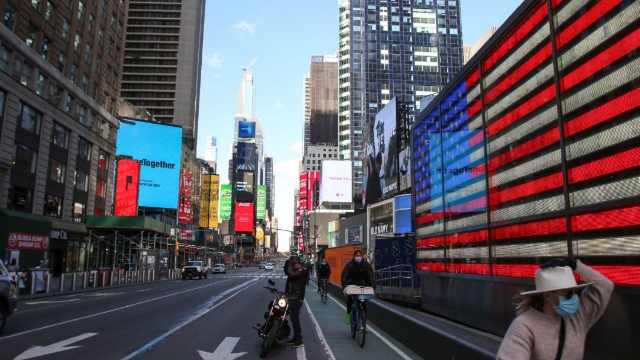 Tras crisis por coronavirus, NY prepara reapertura económica en tres regiones