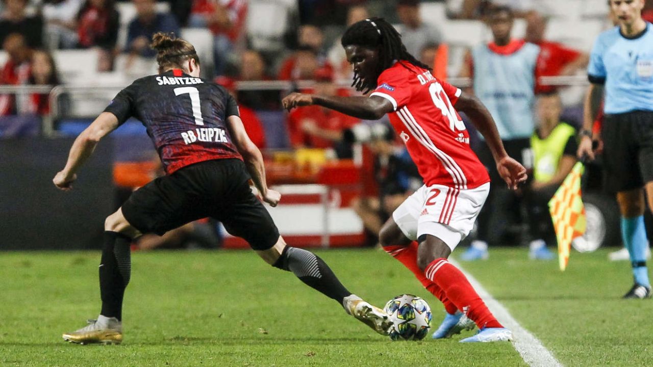 El Benfica informa que su jugador David Tavares ha dado positivo en el test de Covid-19