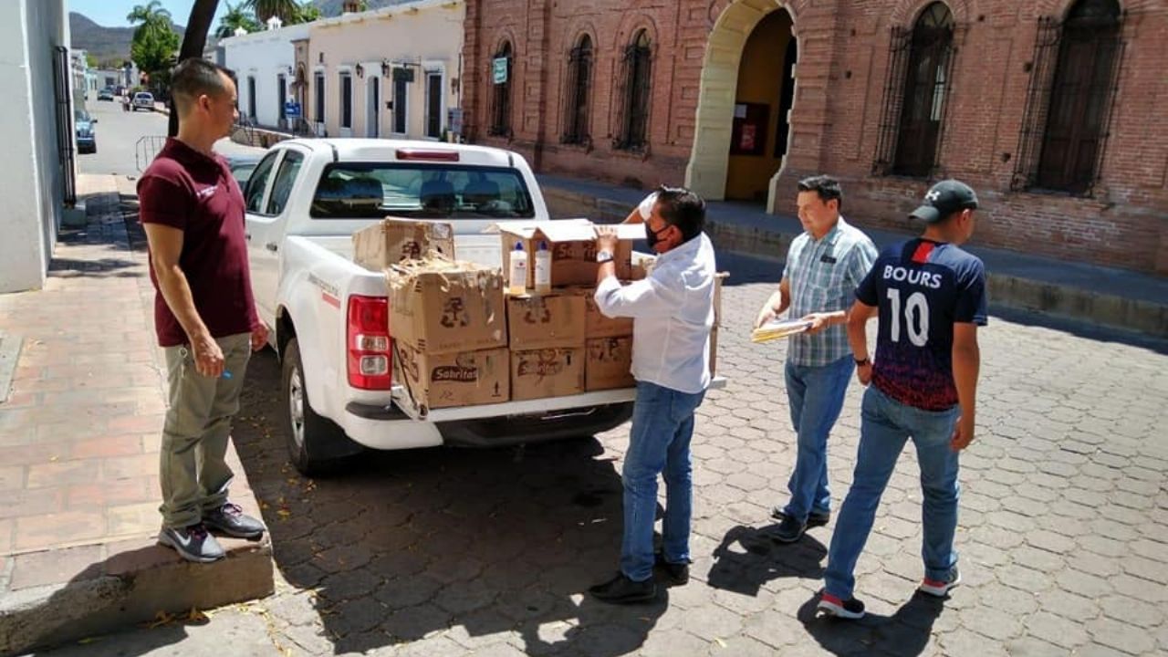 Cecop aterriza donaciones para la población de Álamos