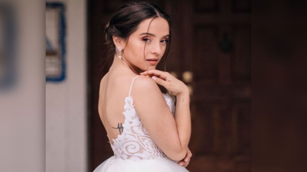 Evaluna Montaner muestra su más íntimo tatuaje con fotos desde la playa